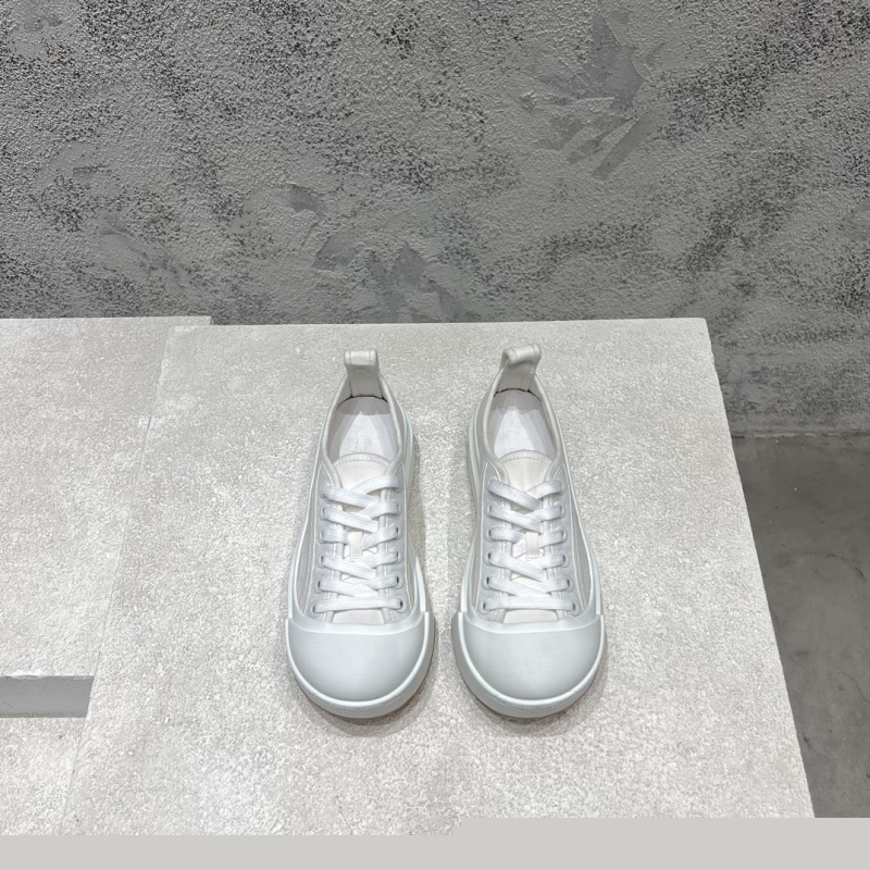 G*u*i casual shoes